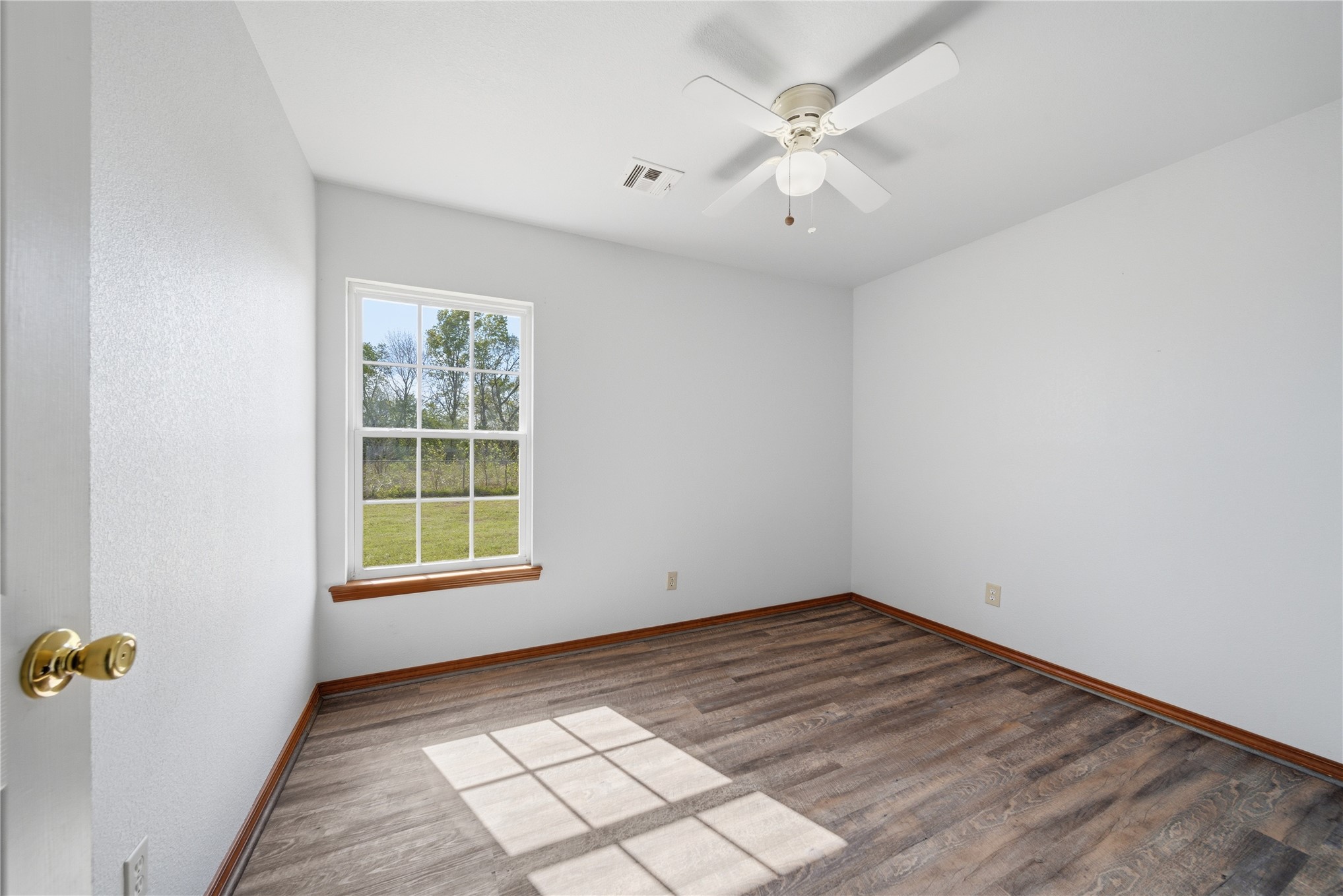 511 Cemetery Road Oktaha, OK 74450 - Photo 22 of 28 Wood-finish flooring, white walls, single window, and a ceiling fan