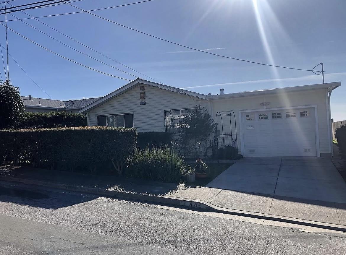 432 Heathcliff Drive Pacifica, CA 94044 - Photo 2 of 6 a front view of a house