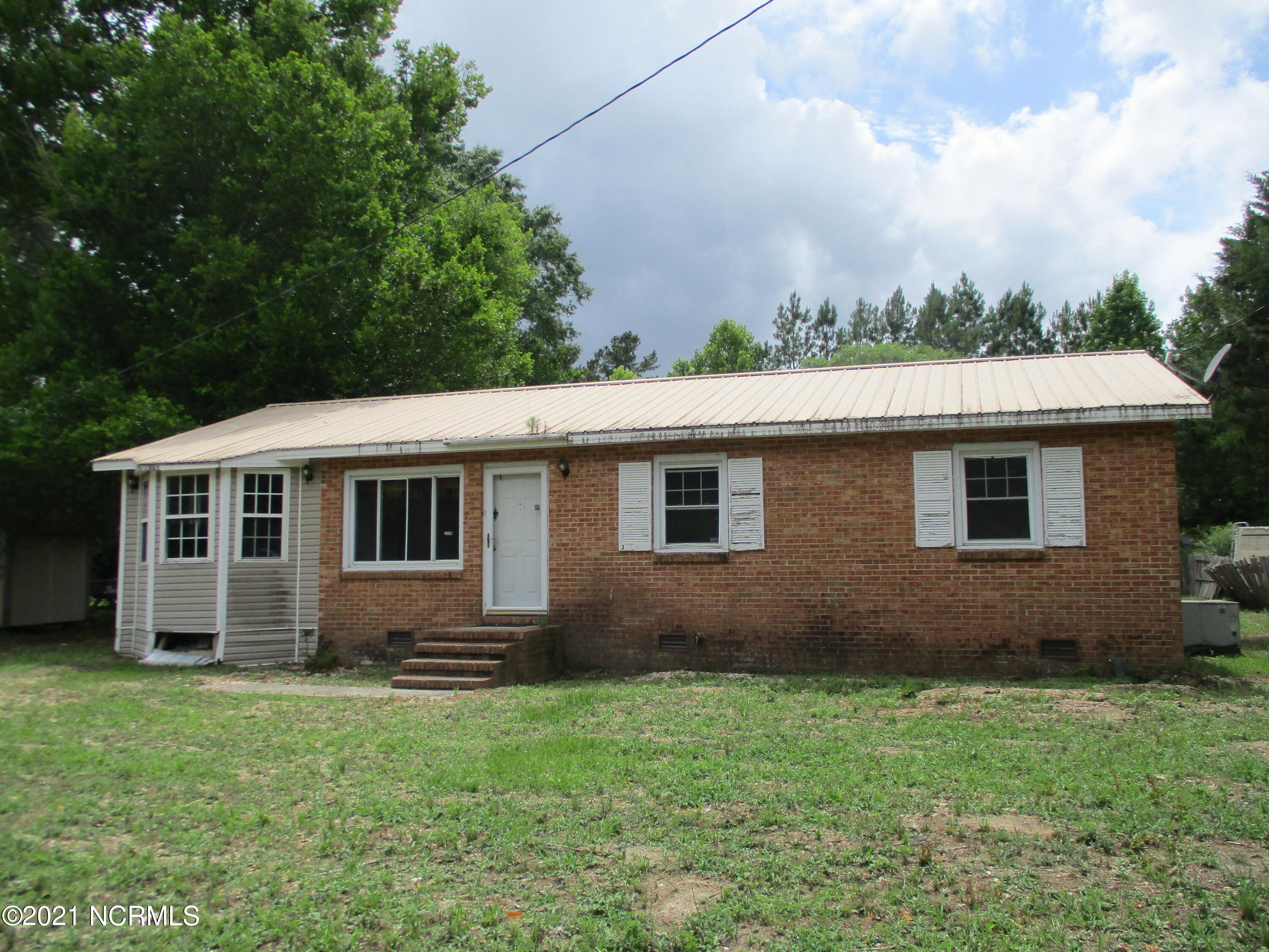 21100 Airbase Road Wagram, NC 28396 - Photo 1 of 12 Front View