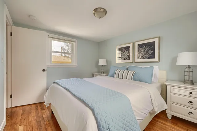 $2,400 | 32 Washington Avenue, Hyannis, MA 02601