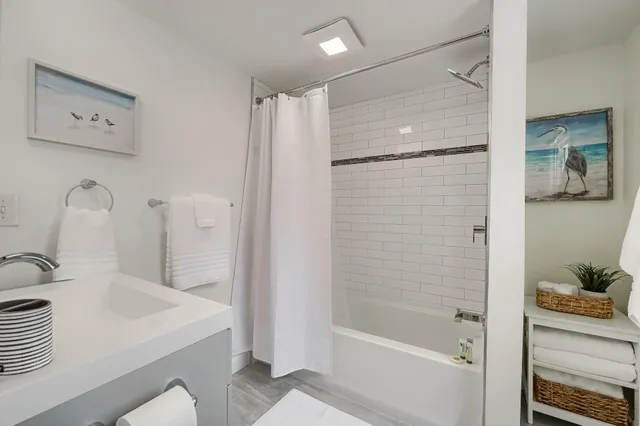 $2,400 | 32 Washington Avenue, Hyannis, MA 02601