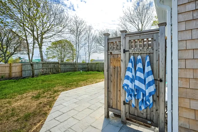 $2,400 | 32 Washington Avenue, Hyannis, MA 02601