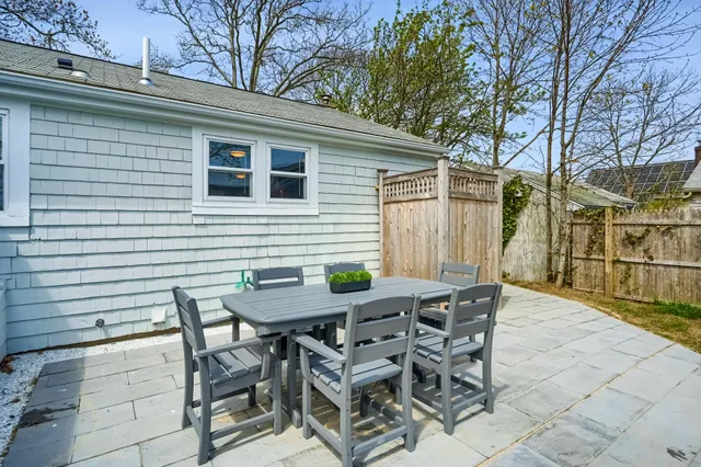 $2,400 | 32 Washington Avenue, Hyannis, MA 02601