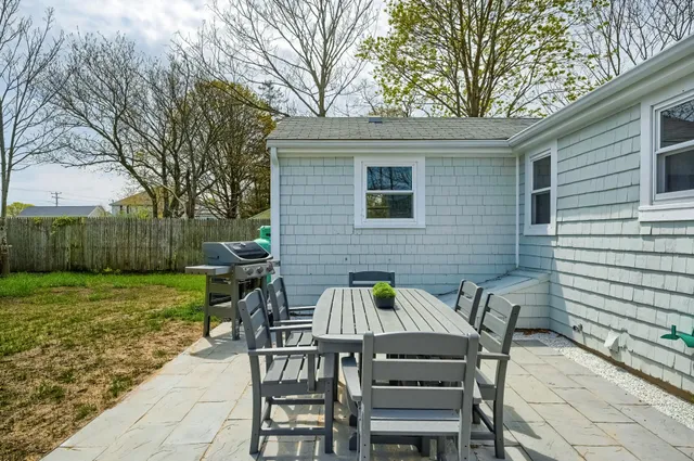 $2,400 | 32 Washington Avenue, Hyannis, MA 02601