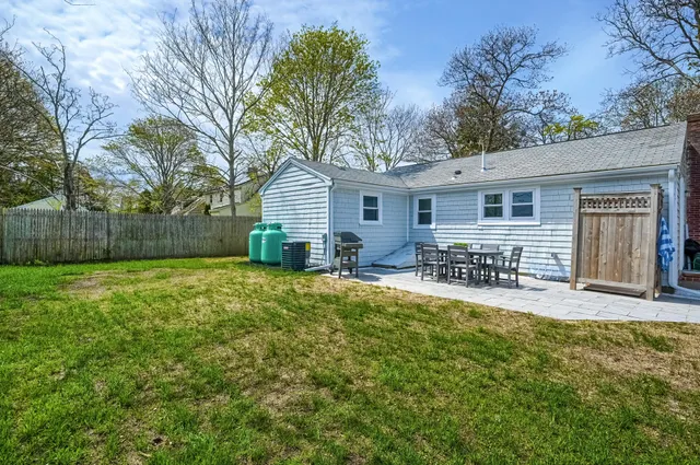 $2,400 | 32 Washington Avenue, Hyannis, MA 02601