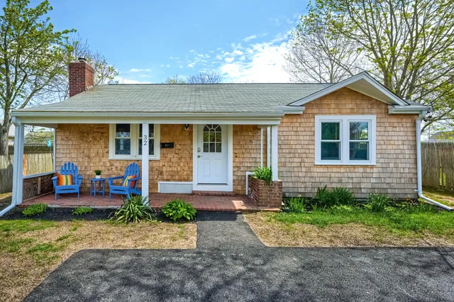 $2,400 | 32 Washington Avenue, Hyannis, MA 02601