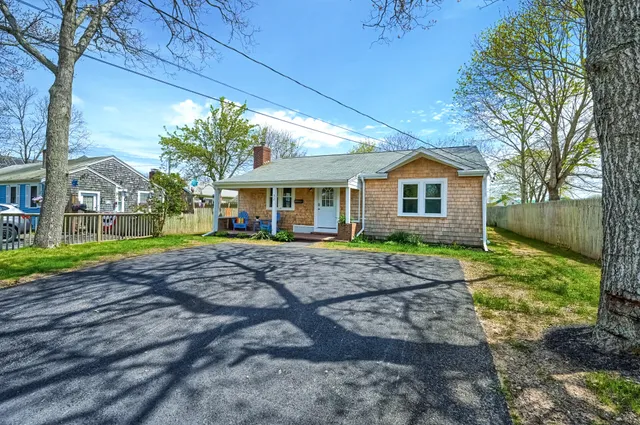 $2,400 | 32 Washington Avenue, Hyannis, MA 02601