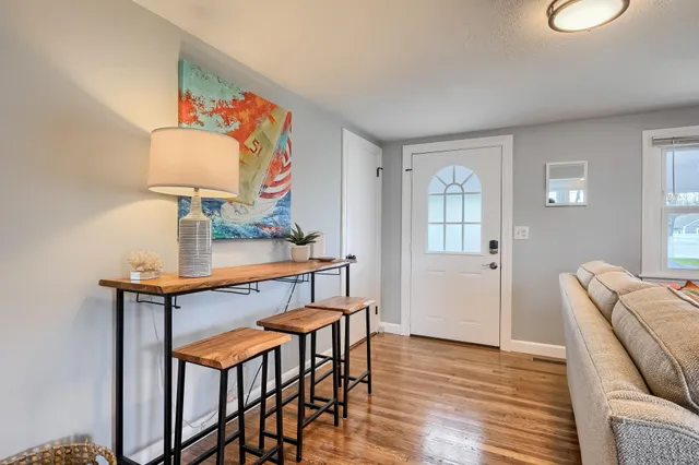 $2,400 | 32 Washington Avenue, Hyannis, MA 02601