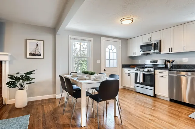 $2,400 | 32 Washington Avenue, Hyannis, MA 02601