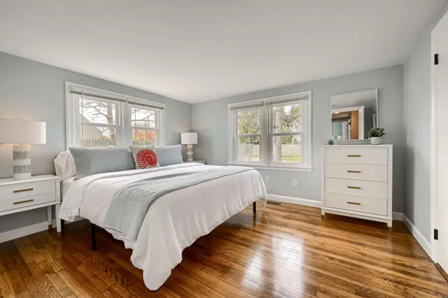 $2,400 | 32 Washington Avenue, Hyannis, MA 02601