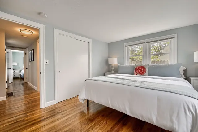 $2,400 | 32 Washington Avenue, Hyannis, MA 02601