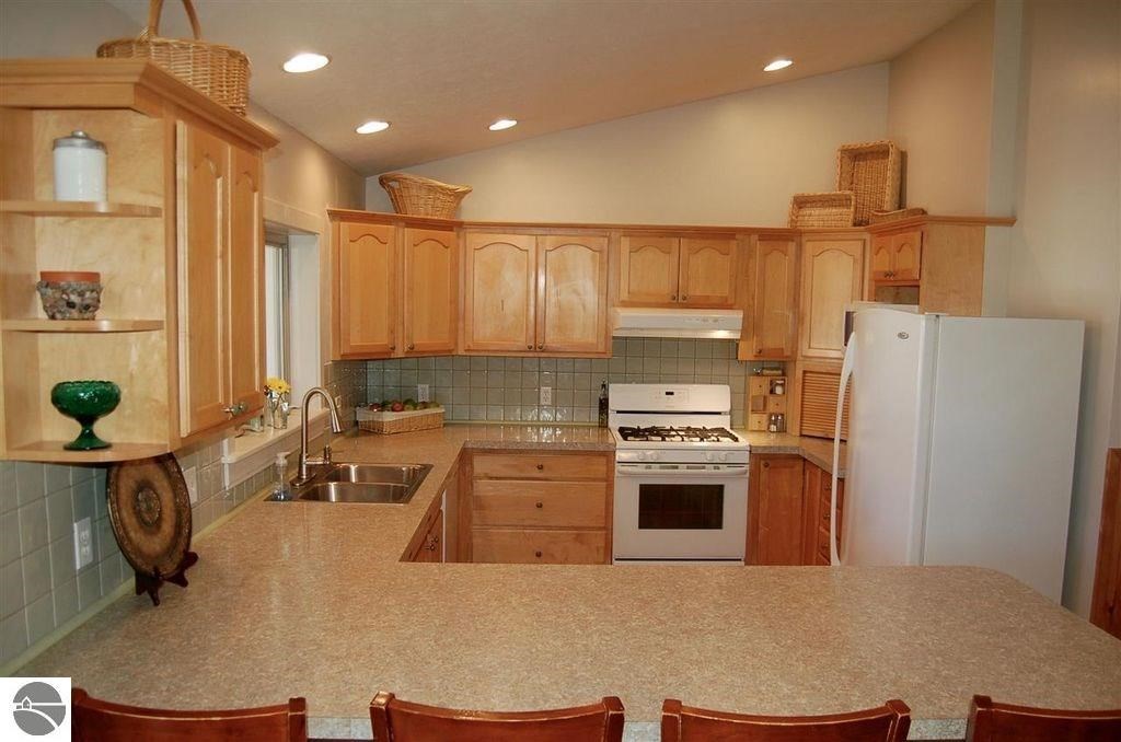 5920 Boone Road Traverse City, MI 49685 - Photo 8 of 26 1831527-7.JPG
