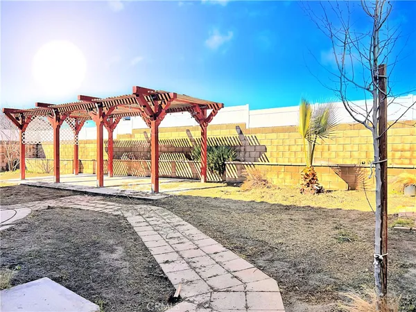 $3,495 | 2745 Garnet Lane, Lancaster, CA 93535