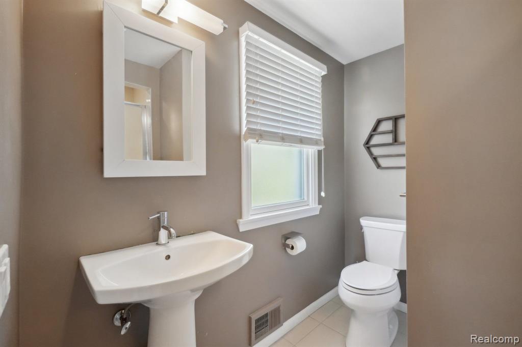 18122 Riverside Drive Beverly Hills, MI 48025 - Photo 26 of 41