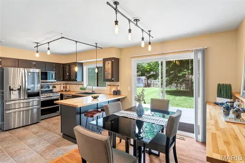 $319,900 | 4 Voyager Drive, St. Peters, MO 63376