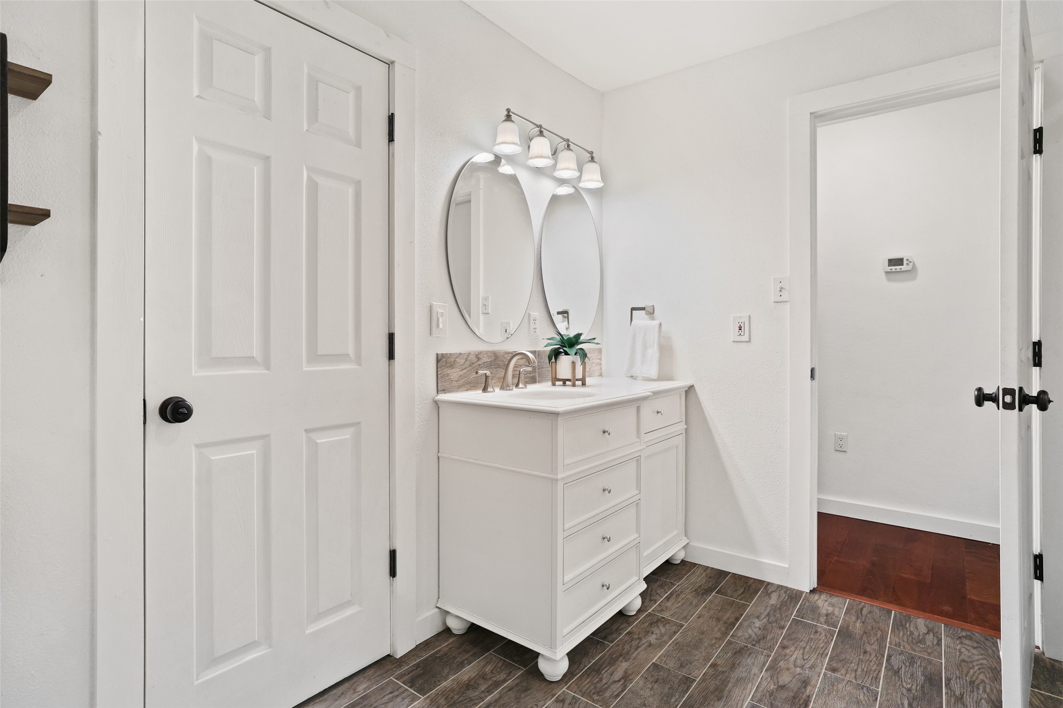 30309 Live Oak Trail Georgetown, TX 78633 - Photo 30 of 40 Bathroom #2