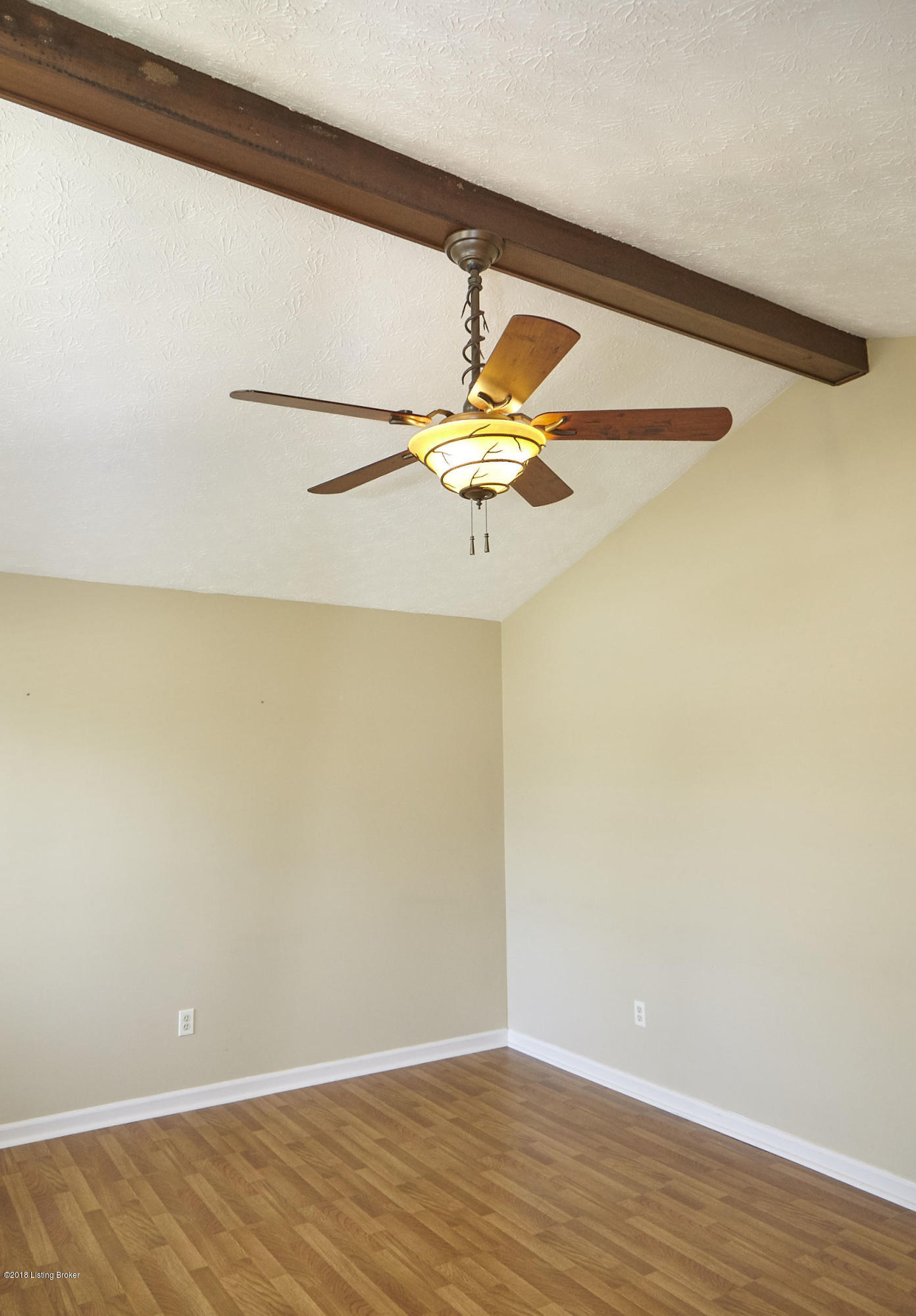 6703 El Rancho Road Louisville, KY 40291 - Photo 5 of 35 6703ElRancho_029