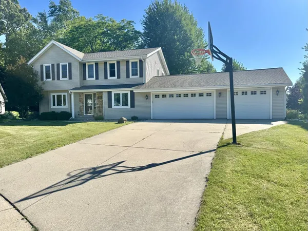 $525,000 | 451 Crossroad Court, Grafton, WI 53024