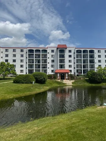 $169,000 | 375 Plum Creek Drive, Unit 402, Wheeling, IL 60090