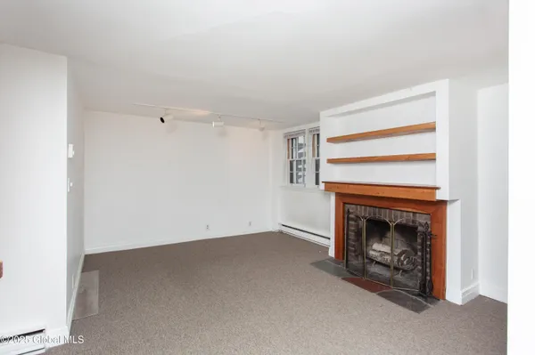 $1,745 | 590 North Broadway, Unit 1, Saratoga Springs, NY 12866