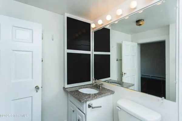 $1,745 | 590 North Broadway, Unit 1, Saratoga Springs, NY 12866