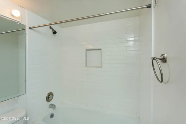 $1,745 | 590 North Broadway, Unit 1, Saratoga Springs, NY 12866