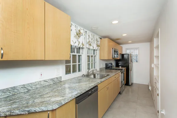 $1,745 | 590 North Broadway, Unit 1, Saratoga Springs, NY 12866