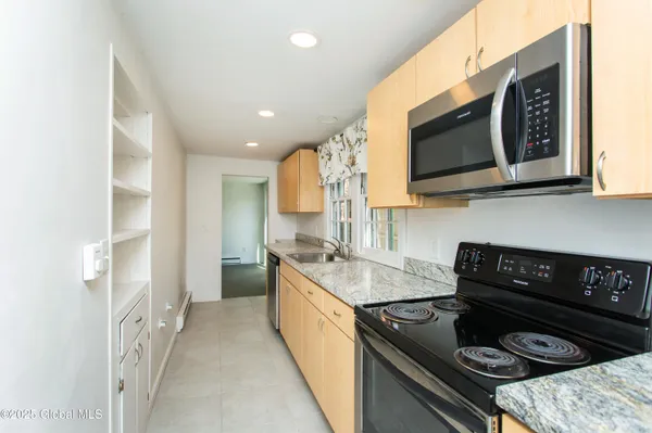 $1,745 | 590 North Broadway, Unit 1, Saratoga Springs, NY 12866