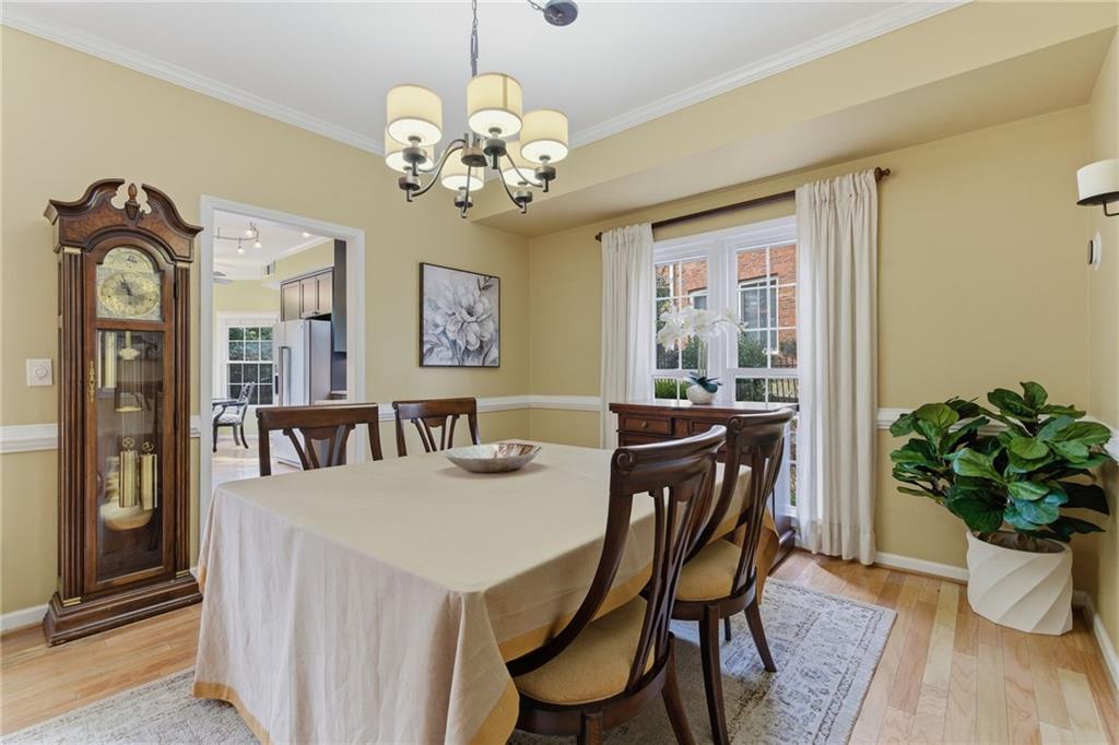 1073 Shady Valley Place Atlanta, GA 30324 - Photo 9 of 37