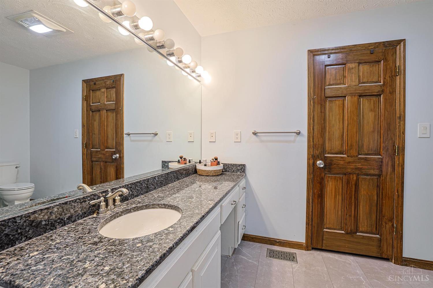 6888 Edwardsville Road Blanchester, OH 45107 - Photo 17 of 48