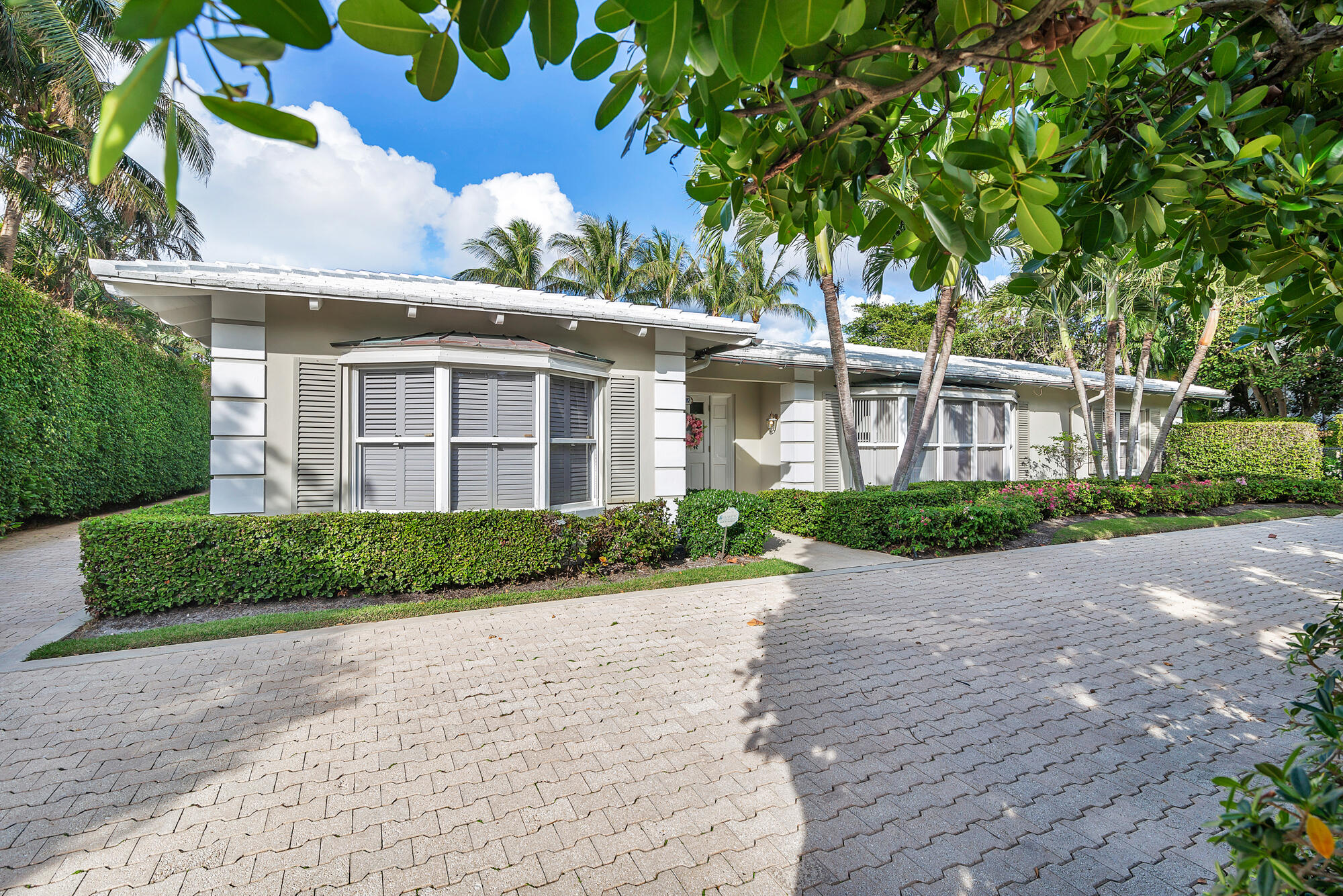 117 Dolphin Road Palm Beach, FL 33480 - Photo 10 of 16 low-4