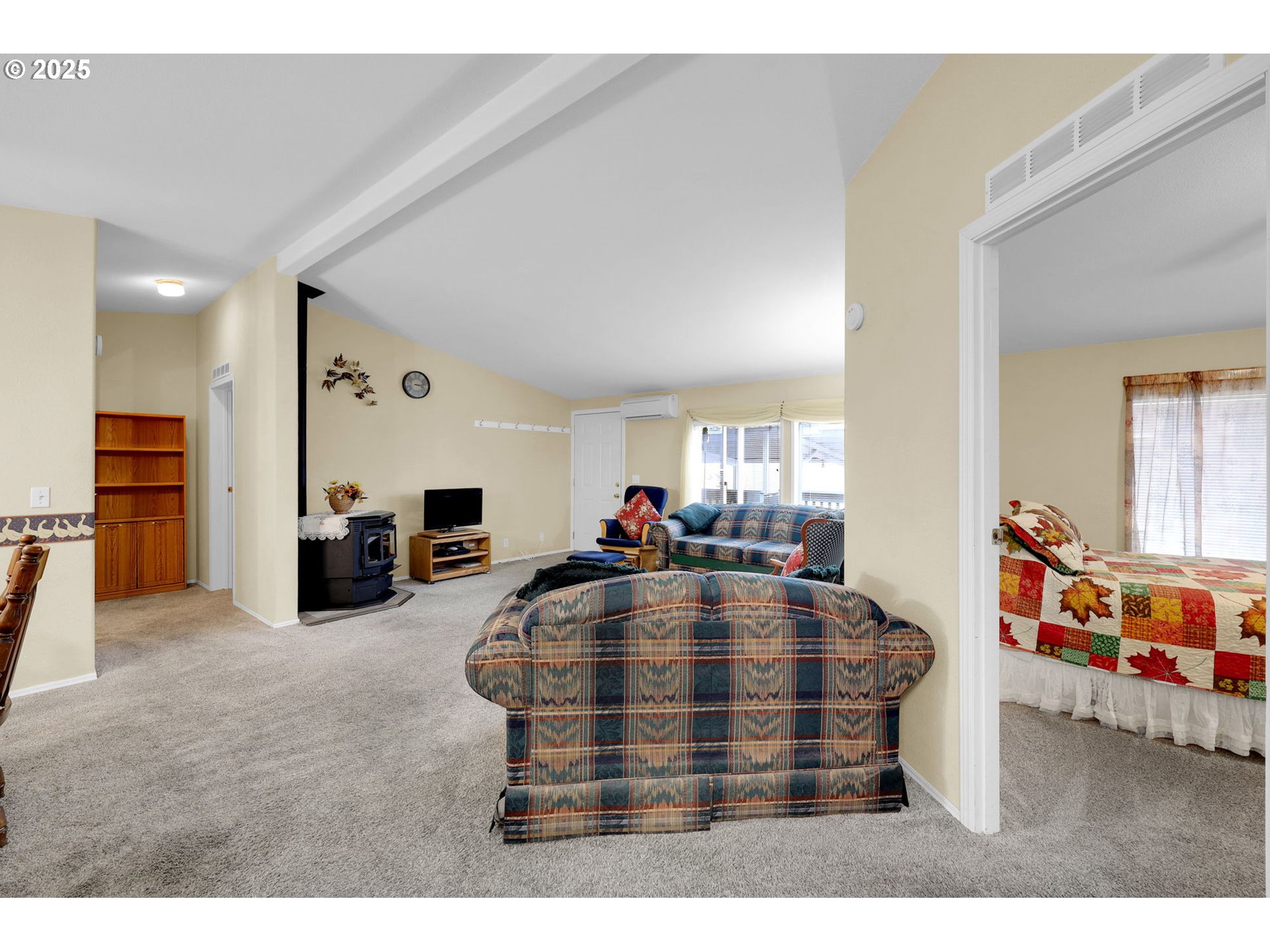 3900 Coburg Road, Unit 95 Eugene, OR 97408 - Photo 15 of 42 a living room with furniture and a dining table