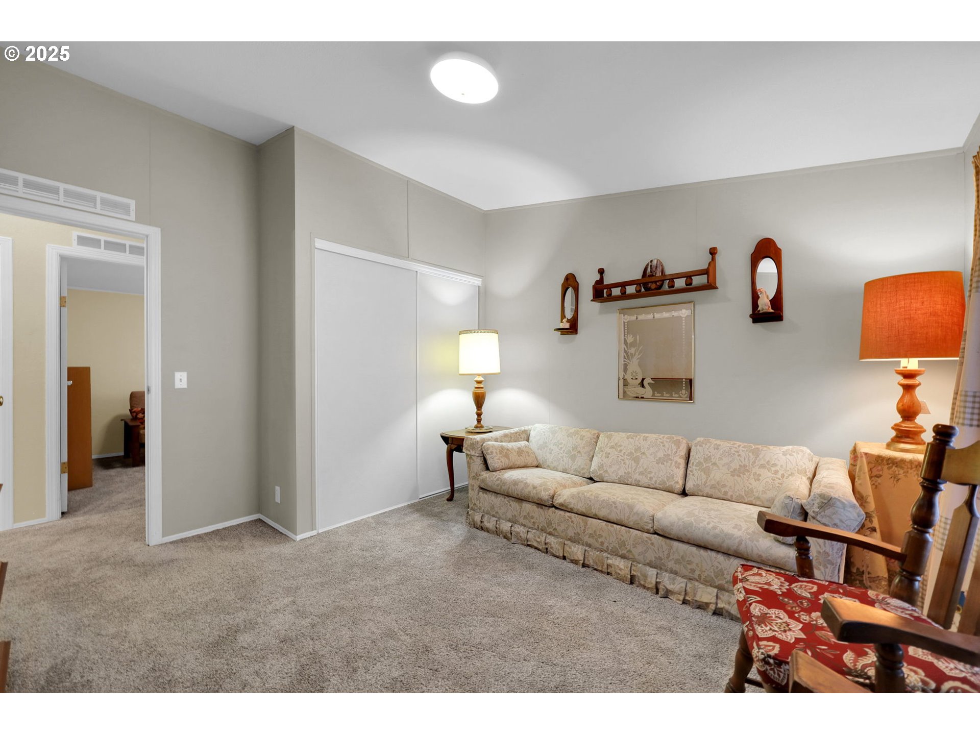 3900 Coburg Road, Unit 95 Eugene, OR 97408 - Photo 27 of 42 a living room with furniture and a lamp