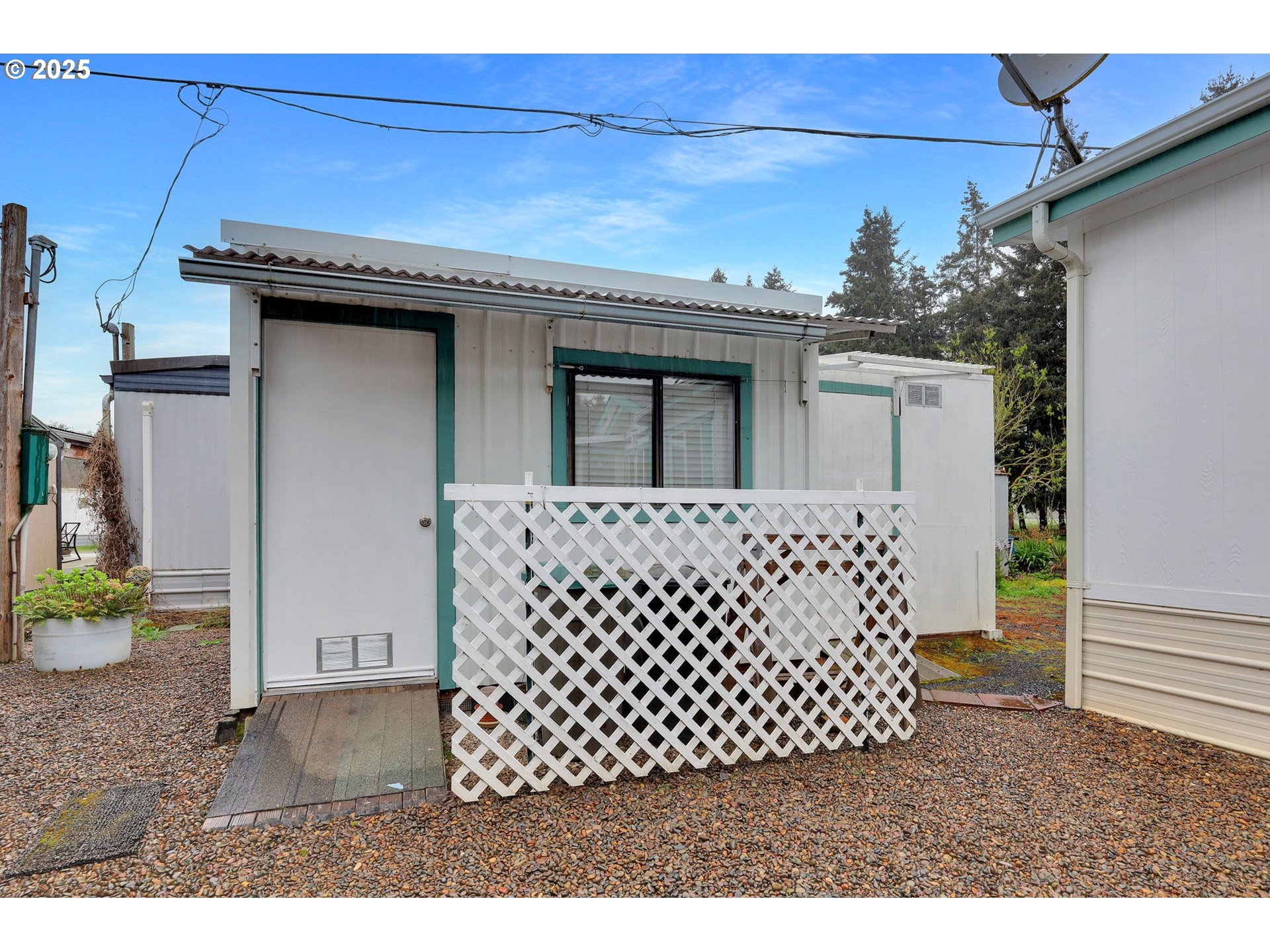 3900 Coburg Road, Unit 95 Eugene, OR 97408 - Photo 35 of 42 a view of a wooden door