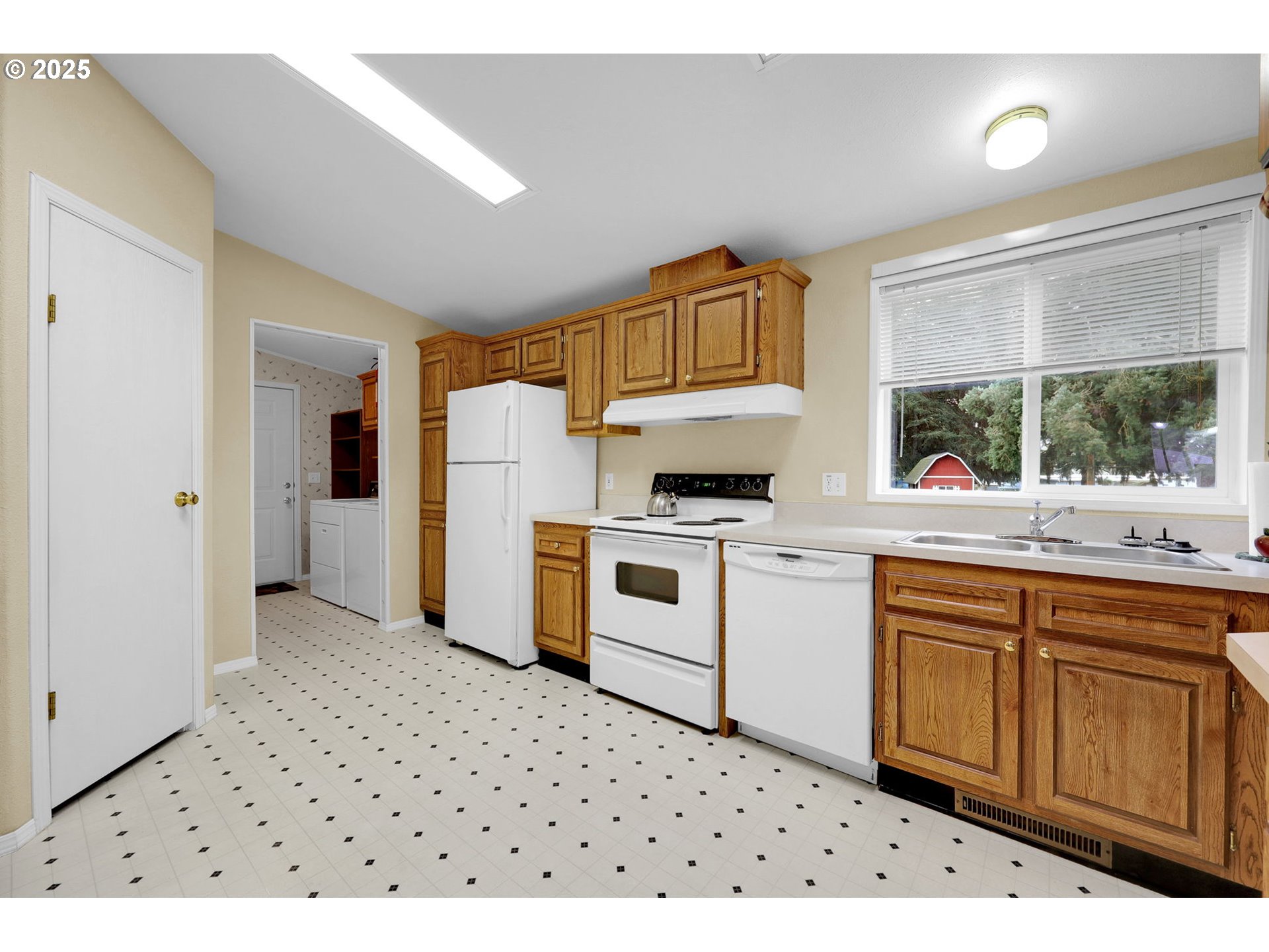 3900 Coburg Road, Unit 95 Eugene, OR 97408 - Photo 4 of 42 a kitchen with a stove a sink and a refrigerator