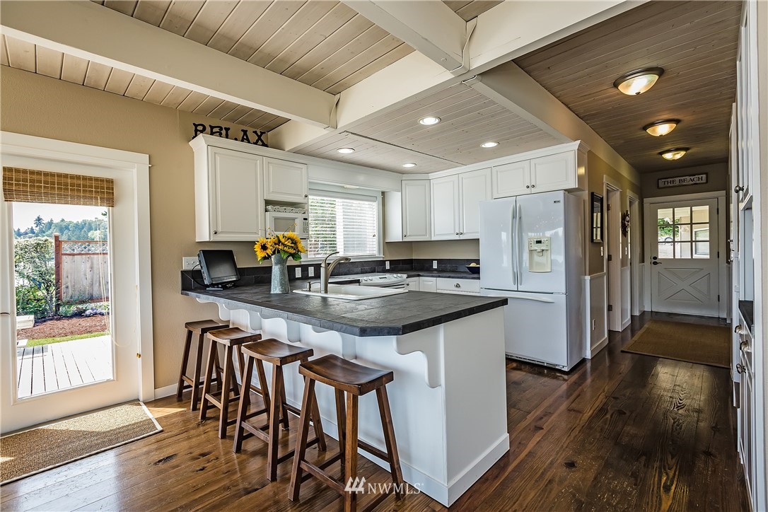 271 Okonek Road Grapeview, WA 98546 - Photo 7 of 25 Gallery Image 7