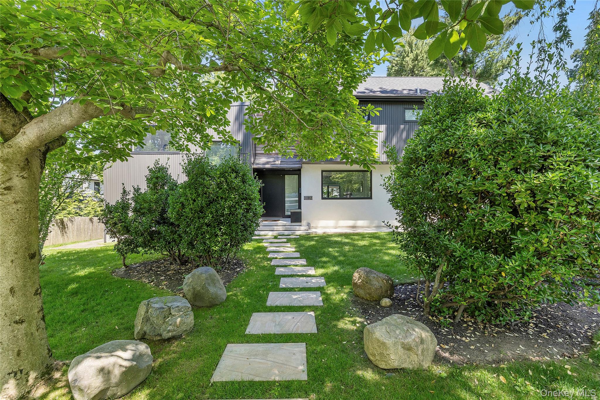 112 Huntington Road Port Washington, NY 11050 - Photo 2 of 25