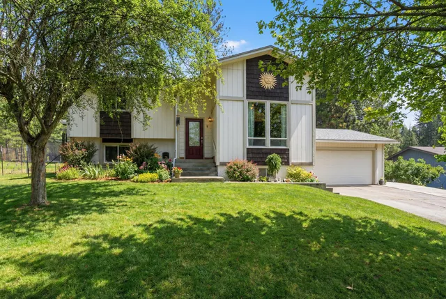 $510,500 | 12914 West Suncrest Circle, Nine Mile Falls, WA 99026