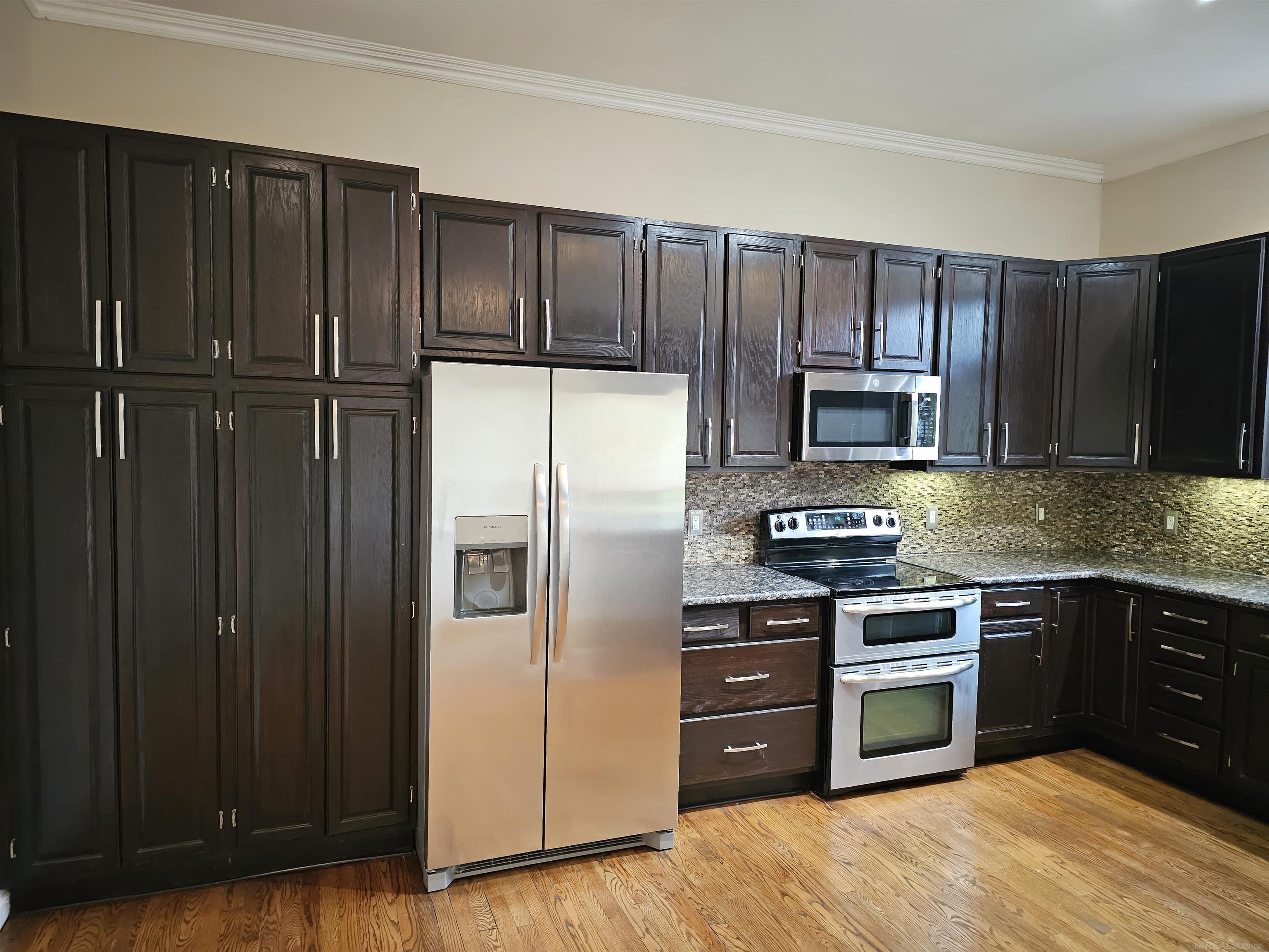 2191 Crystal Drive Rochester, MI 48309 - Photo 17 of 63 50125379-16.JPG