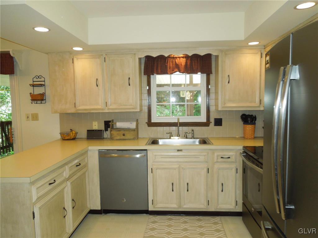 160 Chestnut Hill Road Emmaus, PA 18049 - Photo 8 of 46 Gallery Image 8