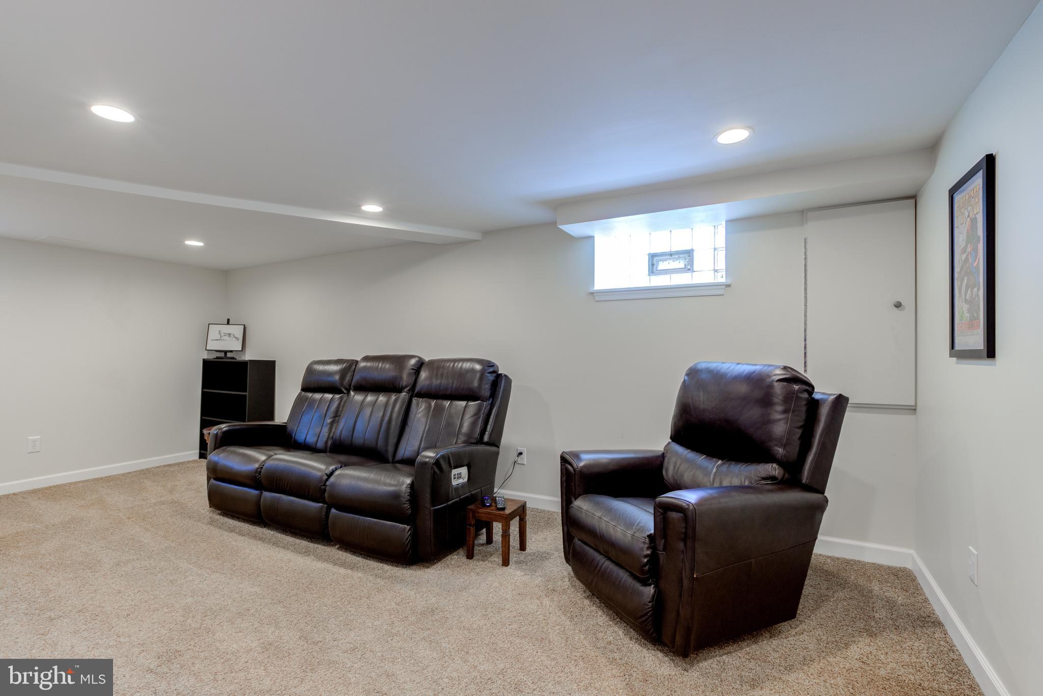 51 Mansion Road Springfield, PA 19064 - Photo 35 of 45 a living room with furniture