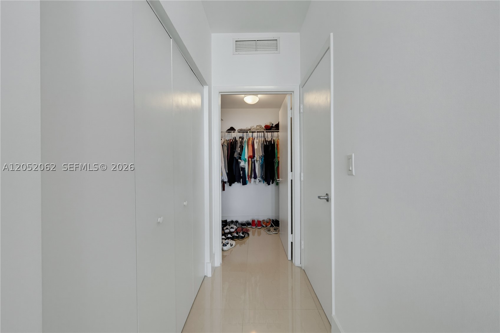 90 Southwest 3rd Street, Unit 3511 Miami, FL 33130 - Photo 11 of 18 Gallery Image 11