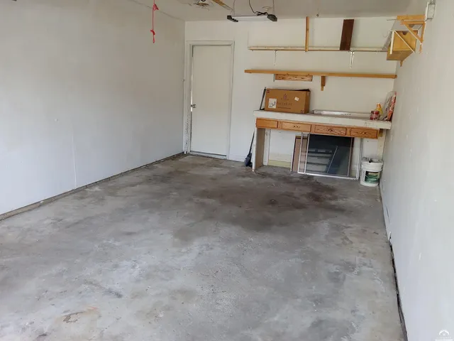 $1,400 | 3241 Glacier Drive, Lawrence, KS 66047