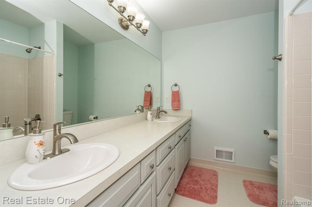 1143 Waycroft Lane Rochester, MI 48307 - Photo 41 of 54