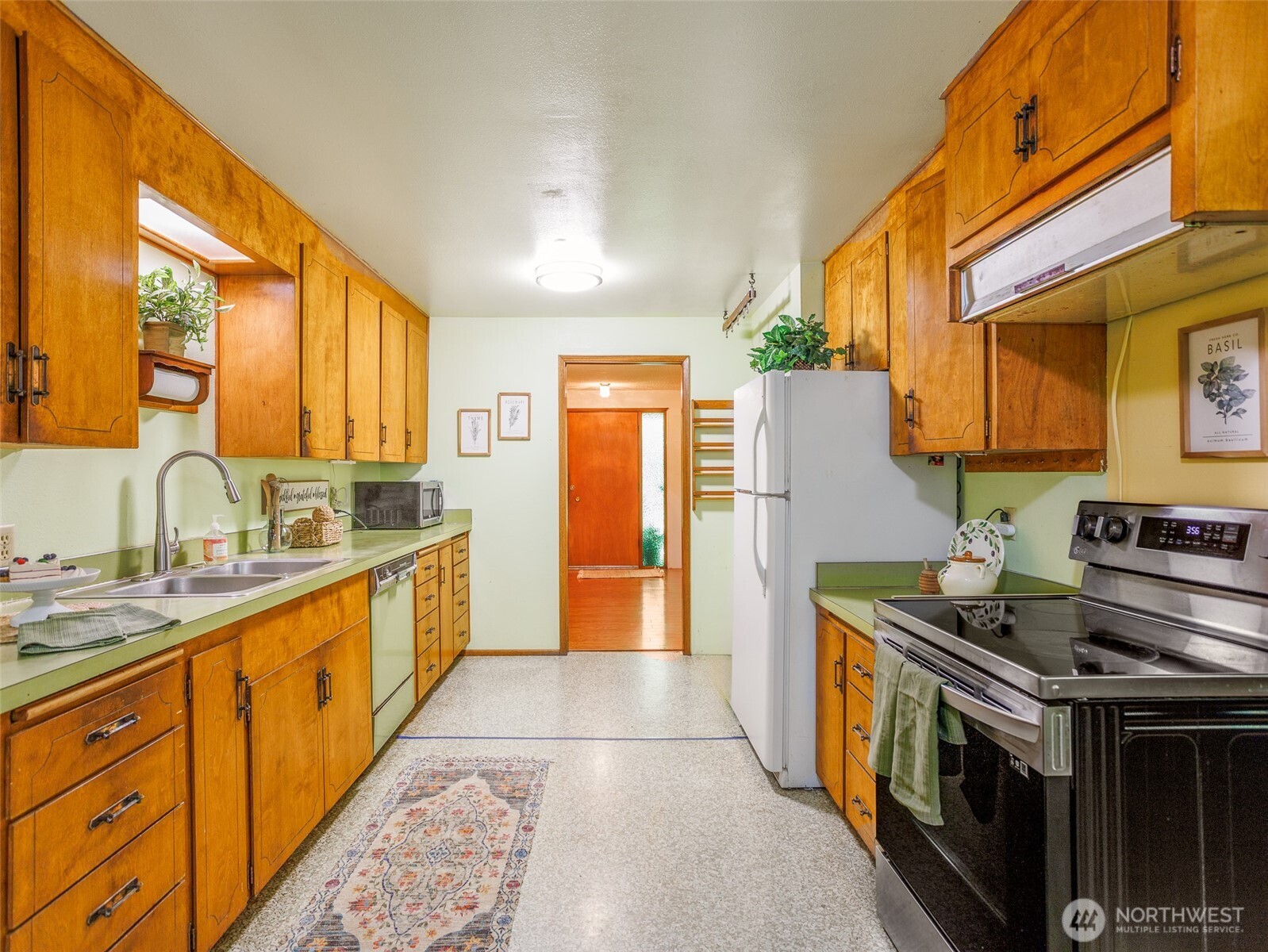 7813 Johnson Point Road Northeast Olympia, WA 98516 - Photo 5 of 22 Gallery Image 5