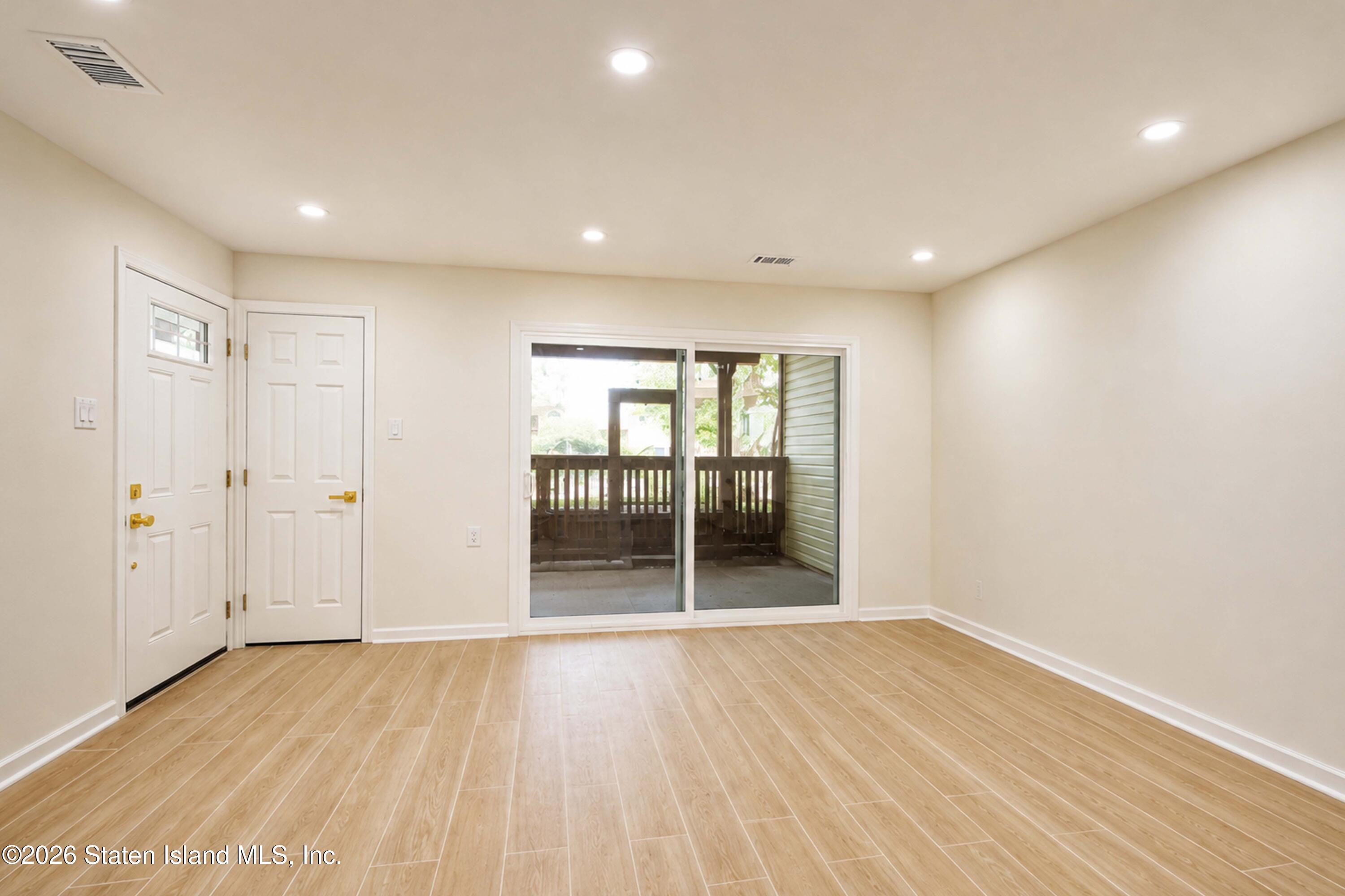64 Timber Ridge Drive Staten Island, NY 10306 - Photo 9 of 16 Photo Mar 03 2022, 5 47 50 AM