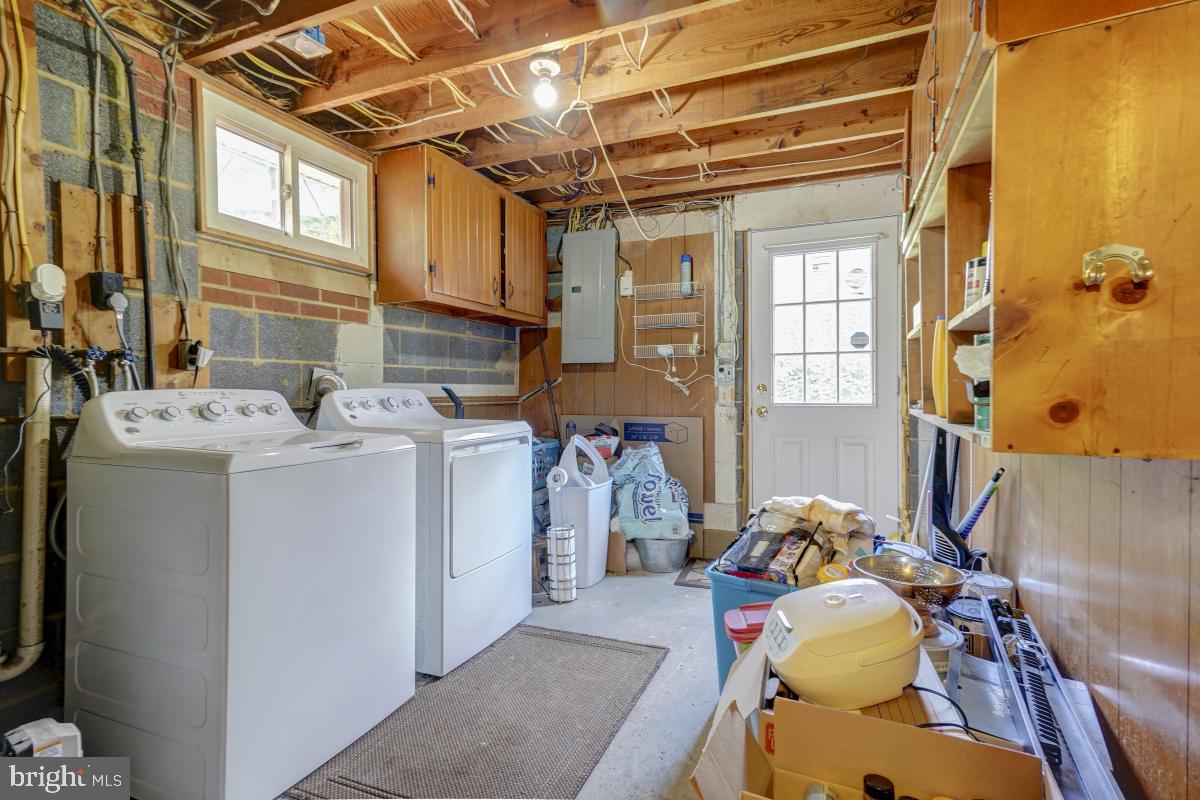 9406 Blackstone Road Manassas, VA 20110 - Photo 32 of 36 Washer and Dryer, Private Entrance
