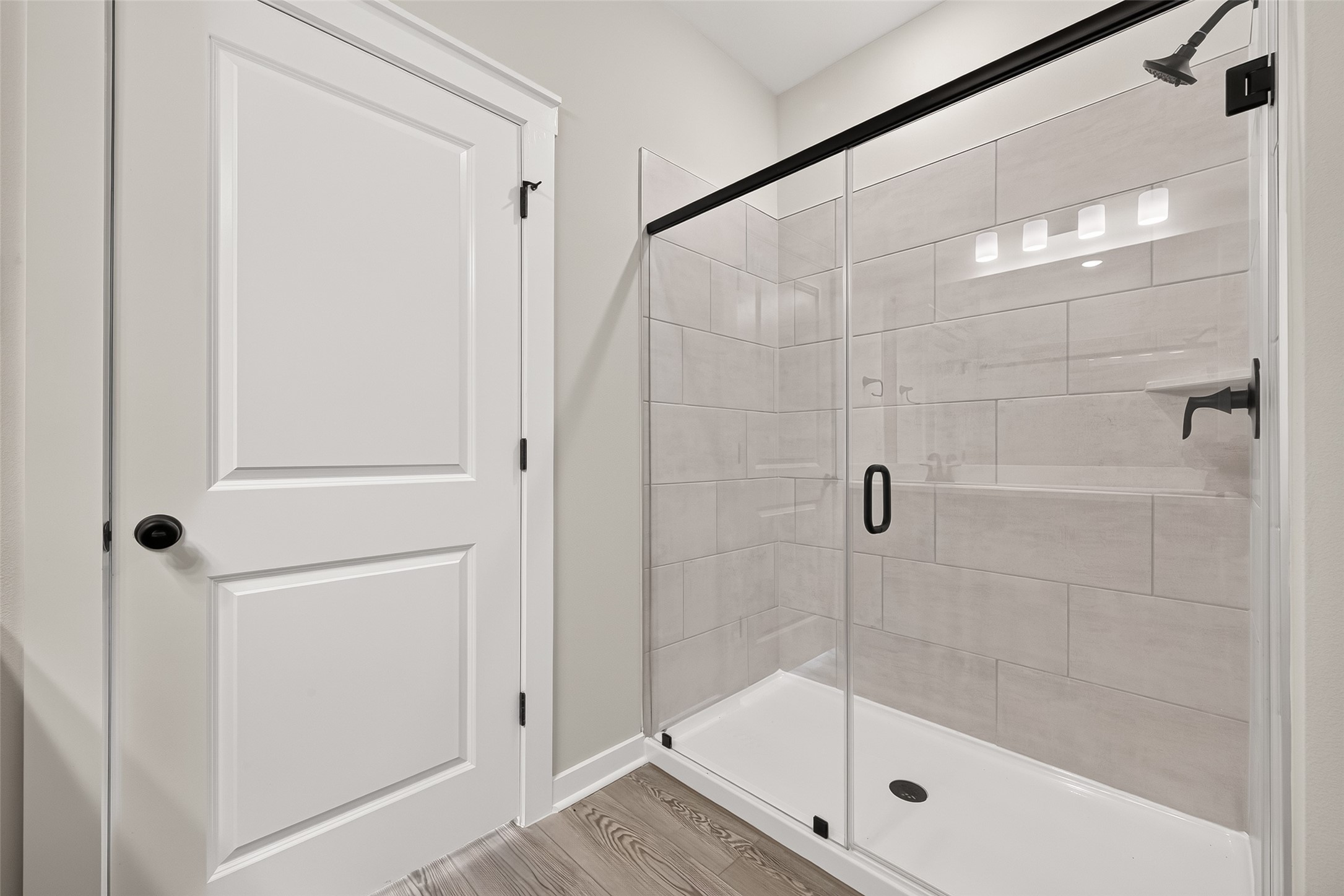 21122 Autumn Heights Rosharon, TX 77583 - Photo 30 of 42 a bathroom with a glass shower door