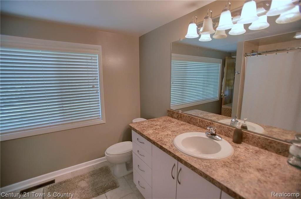 424 Gunder Drive Rochester Hills, MI 48309 - Photo 23 of 33