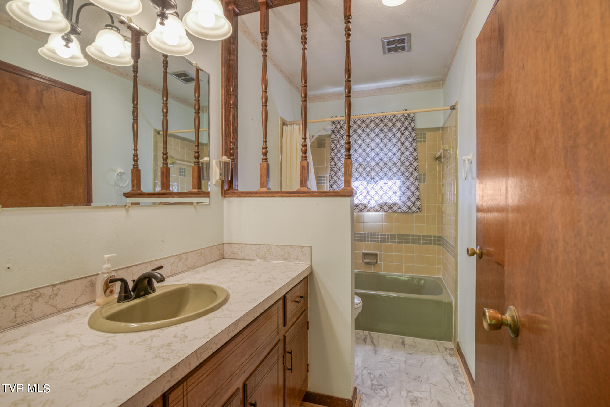 186 Freedom Road Bristol, VA 24201 - Photo 14 of 33 161_3728_10 copy
